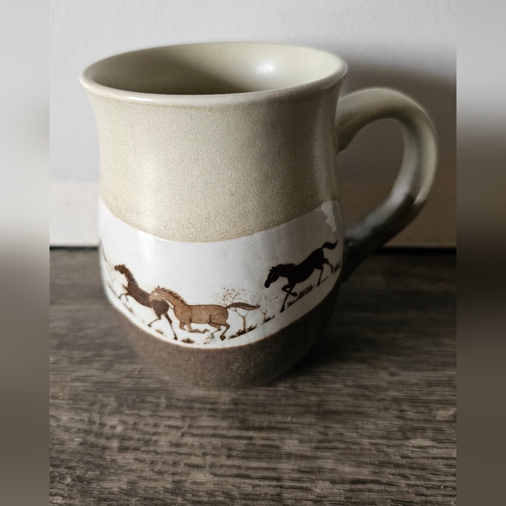 Stoneware Horse-Print Beige and White Mug